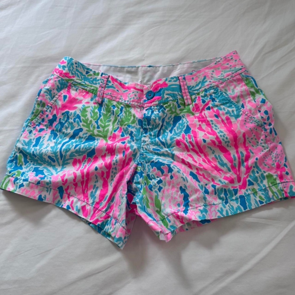 Vintage Lilly Pulitzer Callahan shorts in pattern Let’s Cha Cha. Perfect conditi